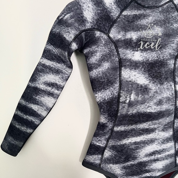 ❗️SOLD❗️LIMITED EDITION 🦈 “Ocean Ramsey” Tiger Shark XCEL Wetsuit 5/mm [Sz. 2] - Picture 5 of 9